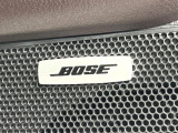 【BOSEサウンドシステム】メーカーオプションの高品位サウンドシステムを搭載。専用のチューニングが施された大小様々なスピーカーから良質なサウンドが奏でられ、臨場感あふれる音響空間を演出します。
