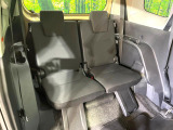 3列目シートはもちろん状態良好☆大人でもゆったりと座って頂けますので、大人数でのお出かけもラクラクです♪ご家族で、気の知れた仲間で、ドライブに行くのが楽しみですね♪