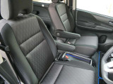 運転席&助手席にはシートヒーター付き☆ステアリングヒーターも付いておりますので、寒い日でも身体の芯から温めてくれるので快適にドライブする事が出来ます。