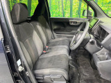 運転席シート廻りは使用感も少なく、良好な状態となっています。前オーナー様が丁寧に使っていたことがよくわかりますね。