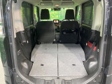 普段のお買い物や通勤、送迎等に十分な荷室スペースを確保しております。セカンドシートを倒すと、大きな荷物の積載も可能です♪