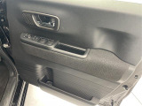 【パワーウインドウ】運転席のスイッチで、各席の窓ガラスの開閉ができます!あると便利ですよね!