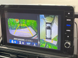 【マルチビューカメラシステム】専用のカメラにより、上から見下ろしたような視点で360度クルマの周囲を確認することができます☆死角部分も確認しやすく、狭い場所での切り返しや駐車もスムーズに行えます。