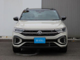 LEDマトリクスヘッドライト「IQ.LIGHT」を装備。フロントカメラで対向車や先行車を検知してLEDを個別で自在に点灯消灯の制御をし、最適な配光を可能にしたヘッドライトシステムでございます。