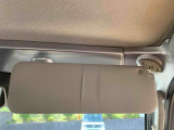 最も気になる室内は、特にこだわってクリーニングしております。マットやシートだけではなく、エアコンの吹き出し口やドアノブの隙間など、様々なブラシや道具を使い分けて、隅々までクリーニングしております。