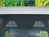 【スズキ セーフティサポート】走行中に前方の車両等を認識し、衝突しそうな時は警報とブレーキで衝突回避と被害軽減をアシスト。より安全にドライブをお楽しみいただけます。