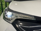 【LEDヘッドライト】悪天候や夜間走行時も良好な視界を確保し安心して運転できる高輝度LEDヘッドライトを装備!点灯速度が早く、消費電力も抑えられています。