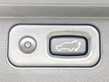 【パワーバックドア】スマートキーや運転席のボタンを押すだけでリアゲートが自動で開閉します!荷物を持っている時や、高い位置にあるバックドアを閉める際に便利な機能です♪