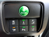 パーキングセンサーや横滑りを防ぐVSA等のスイッチ類は運転席の右側、手の届きやすい位置にあります。