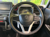インテリアに合わせたデザインのステアリングは、運転される方のことも考え、運転しやすい形状、大きさです。是非一度、実際に触ってお確かめください。