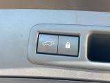 【パワーバックドア】スマートキーや運転席のボタンを押すだけでリアゲートが自動で開閉します!荷物を持っている時や、高い位置にあるバックドアを閉める際に便利な機能です♪