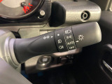 【オートライト】周りの明るさに応じて自動でヘッドライトの点灯・消灯ができる機能です!ライトの付け忘れ・消し忘れなどが無くなり、雨の日や夕方の走行も安心!トンネル通過時も便利ですね♪