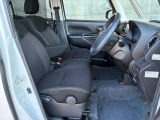 足元スッキリ、運転席・助手席