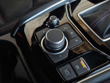 手元で直感的に操作できるコマンダースイッチや、停車時に便利なオートホールド機能を搭載!運転中の視線移動を抑え、安全で快適なドライブをサポートします。優れた操作性と上質感、ぜひ店頭でお確かめください。