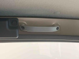 最も気になる室内は、特にこだわってクリーニングしております。マットやシートだけではなく、エアコンの吹き出し口やドアノブの隙間など、様々なブラシや道具を使い分けて、隅々までクリーニングしております。