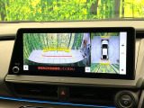 【パノラミックビューモニター】専用のカメラにより、上から見下ろしたような視点で360度クルマの周囲を確認することができます☆死角部分も確認しやすく、狭い場所での切り返しや駐車もスムーズに行えます。
