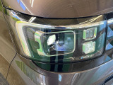 【LEDヘッドライト】悪天候や夜間走行時も良好な視界を確保し安心して運転できる高輝度LEDヘッドライトを装備!点灯速度が早く、消費電力も抑えられています。