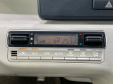 【オートエアコン】一度お好みの温度に設定すれば、車内の温度を検知し風量や温度を自動で調整。暑い&hellip;寒い&hellip;と何度もスイッチ操作をする必要はありません。快適な車内空間には必須の機能ですね♪