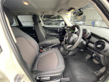 ◆LIBERALAは、輸入車選びの新たなスタイルを提案するインポート・セレクト・ブランドです。オーナー様となる方がクルマから直接感じる感性を第一にした、最良の一台との出会いをコーディネートいたします。