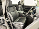 運転席助手席共に革張りでシートヒーター&クーラーが有り快適です!