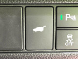 【パワーバックドア】スマートキーや運転席のボタンを押すだけでリアゲートが自動で開閉します!荷物を持っている時や、高い位置にあるバックドアを閉める際に便利な機能です♪