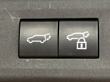 【ハンズフリーパワーバックドア】リアバンパー下部に足先を出し入れするだけでバックドアが自動で開閉♪両手が荷物でふさがっている時でもラクラク開閉操作が行えます!