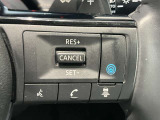 ハンドルにはプロパイロットスイッチが装着されています。高速道路などアクセルを踏んだままでの走行の時、手元のスイッチ操作でアクセルを踏まなくても速度を保つことができます。