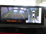 車両を上方から見たような映像をナビ画面に表示するパノラミックビューモニターです。