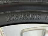 タイヤサイズは【225/55R19】