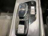 快適なドライブを叶えるため、シフトノブの周囲にモードスイッチをはじめ、プッシュパワースターターやEVモードスイッチなどを配置し、操作性を高めています。