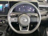 インテリアに合わせたデザインのステアリングは、運転される方のことも考え、運転しやすい形状、大きさです。是非一度、実際に触ってお確かめください。