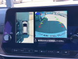 アラウンドビューモニターです!上空から貴方のお車をモニタニングしている様に車両の周りの安全確認が出来ます!