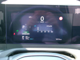 メーター中央に、様々な車両情報を表示してくれる、ディスプレイがついています。