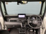 運転席周りです。カップホルダーや小物の収納などは必須ですよね!!使い勝手の良いつくりになっております!!