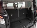 開口部が大きく荷物の積み下ろしがしやすいです。日常のお買い物には十分な容量ラゲージスペース。