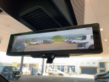 後席の荷物や乗員に遮られないクリアな後方視界を実現。スイッチ一つで通常の鏡面と切替可能です!