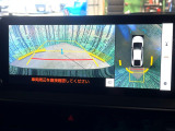 【パノラミックビューモニター】専用のカメラにより、上から見下ろしたような視点で360度クルマの周囲を確認することができます☆死角部分も確認しやすく、狭い場所での切り返しや駐車もスムーズに行えます。