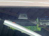 【ホンダセンシング】走行中に前方の車両等を認識し、衝突しそうな時は警報とブレーキで衝突回避と被害軽減をアシスト。より安全にドライブをお楽しみいただけます。