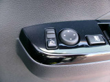 ドアミラーの鏡面の調節、格納は運転席からすべて操作できます!
