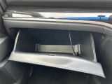 【グローブボックス】大容量のグローブボックスです!!車検証ケース他、日頃使う小物類の収納スペースもたくさんあります!