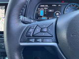 ナビの音量など車両情報を手元で操作できるハンドルスイッチ付き。