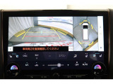 【パノラミックビューモニター】クルマの斜め後ろや真横など、目が届きにくい箇所も確認できるため、いち早く障害物に気が付くことができて安心ですね♪