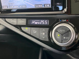 【オートエアコン】一度お好みの温度に設定すれば、車内の温度を検知し風量や温度を自動で調整。暑い&hellip;寒い&hellip;と何度もスイッチ操作をする必要はありません。快適な車内空間には必須の機能ですね♪