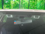 【アイサイトVer3】前方の車両等を検知し、衝突しそうな時は警報で注意を促し、ブレーキを踏む力をサポート。ブレーキを踏めなかった場合は衝突被害軽減ブレーキが作動、衝突回避をサポートします。