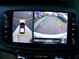 アラウンドビューモニターも装備しております。ご覧のように車体を真上か見たような映像なので、車庫入れの苦手なお客様ももうご心配いりません。