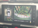 【パノラミックビューモニター】専用のカメラにより、上から見下ろしたような視点で360度クルマの周囲を確認することができます☆死角部分も確認しやすく、狭い場所での切り返しや駐車もスムーズに行えます。