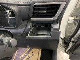 運転席と助手席には、回転式のインパネカップホルダーが装備されています。