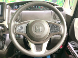 インテリアに合わせたデザインのステアリングは、運転される方のことも考え、運転しやすい形状、大きさです。是非一度、実際に触ってお確かめください。