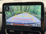 【バックカメラ】駐車時に後方がリアルタイム映像で確認できます。大型商業施設や立体駐車場での駐車時や、夜間のバック時に大活躍!運転スキルに関わらず、今や必須となった装備のひとつです!