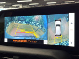 【パノラミックビューモニター】専用のカメラにより、上から見下ろしたような視点で360度クルマの周囲を確認することができます☆死角部分も確認しやすく、狭い場所での切り返しや駐車もスムーズに行えます。